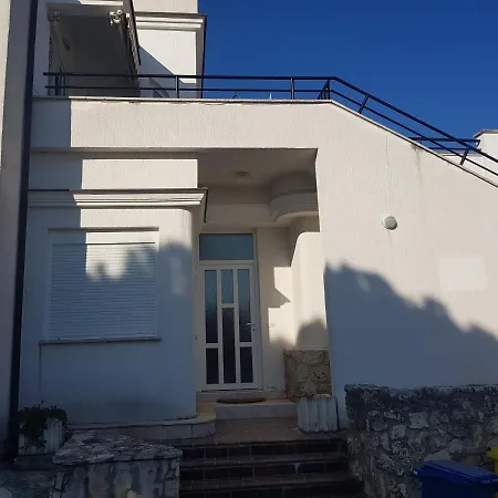Apartman Mare ペシュチャーナ・ウヴァラ